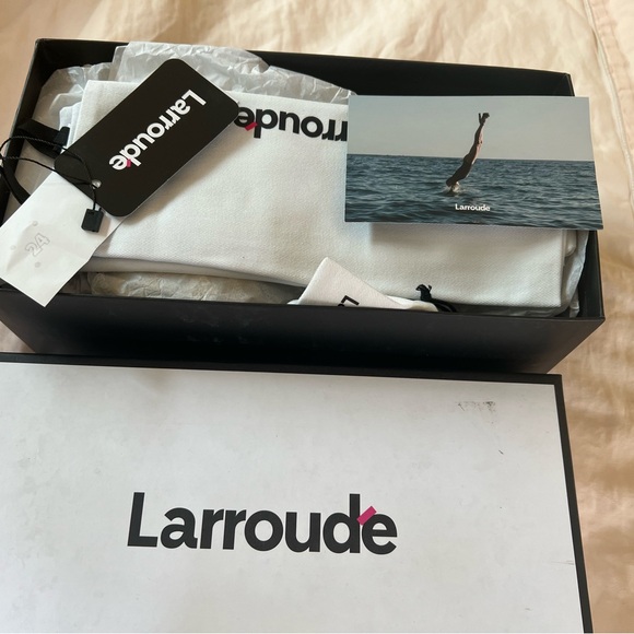 Larroude Gold Heels Elegant Shoes - Picture 2 of 6